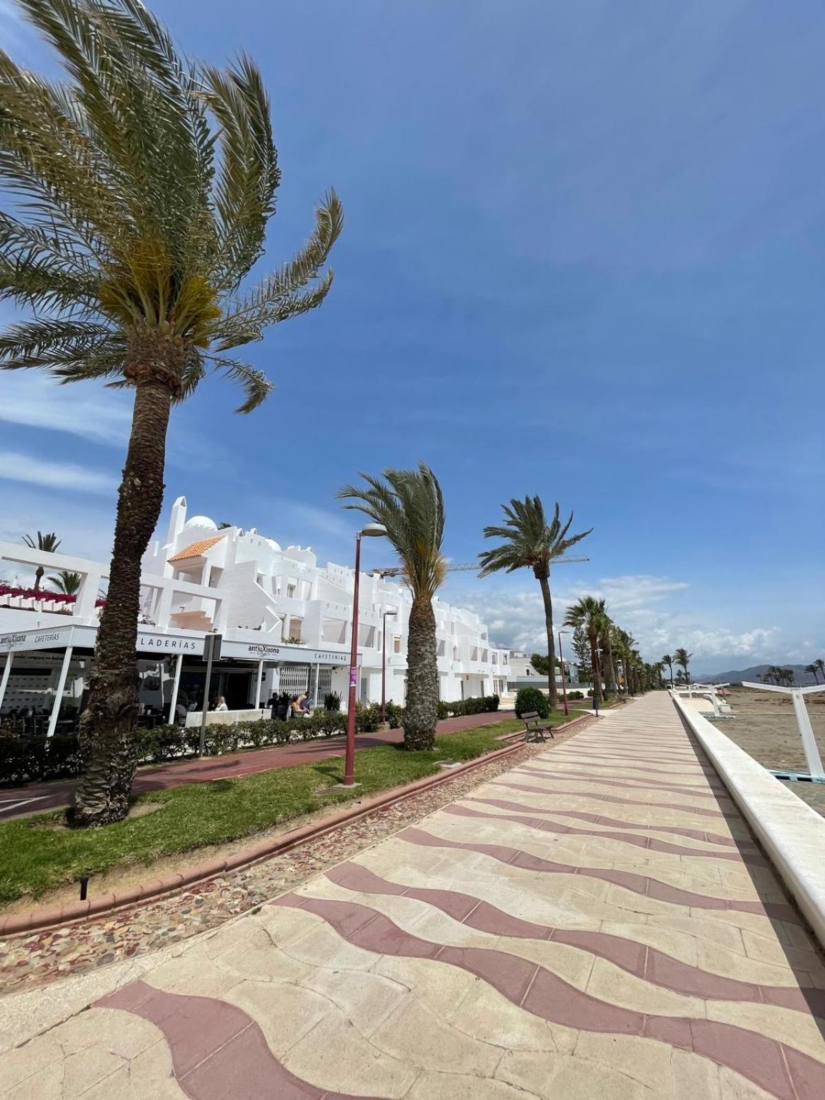 La Casita Verde- Cerca De La Playa Y Con Piscina Abierta Todo El Ano